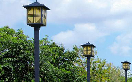 太阳能沙湾庭院灯怎么选亮度与续航更耐用